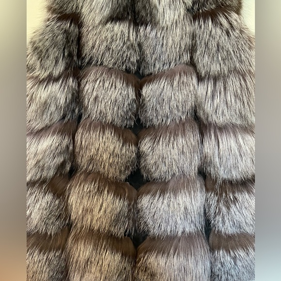 NEW SILVER 100% REAL FOX FUR GILET - Picture 7 of 8